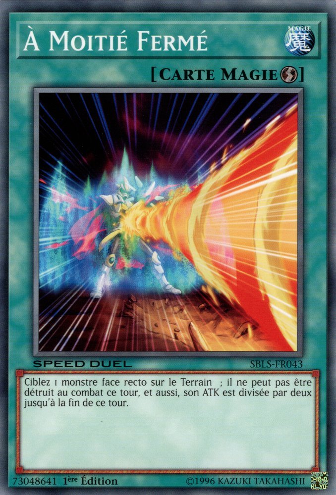 À Moitié Fermé